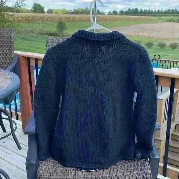 Pure hand-knitted chunky black cardigan sweater - Picture 7 of 15